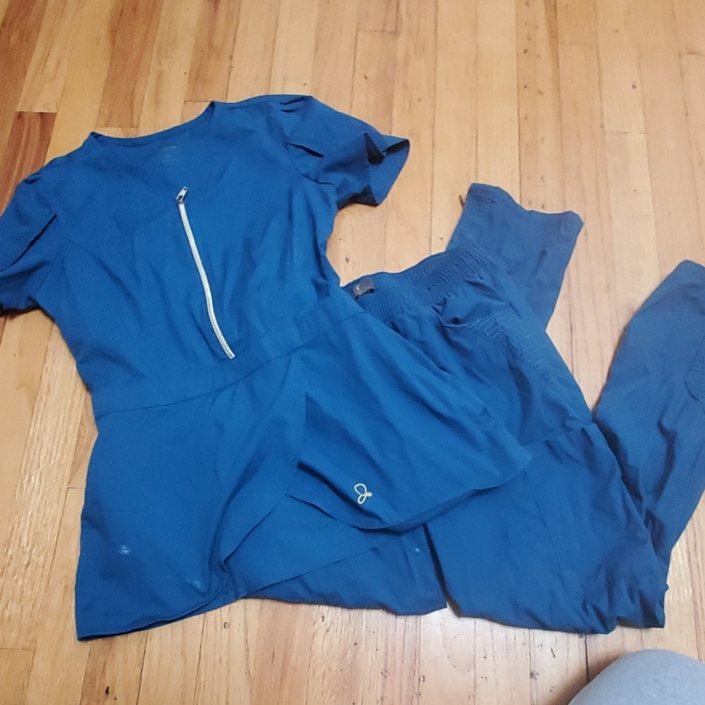 Scrub set
